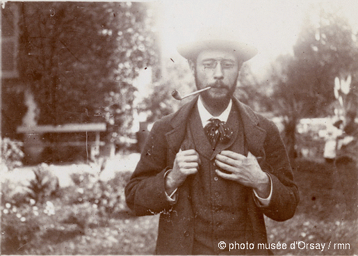 Pierre Bonnard, Pierre Bonnard fumant la pipe dans le jardin du Grand-Lemps